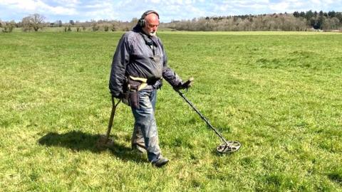 Malmesbury Roman coin hoard set to go on display - BBC News