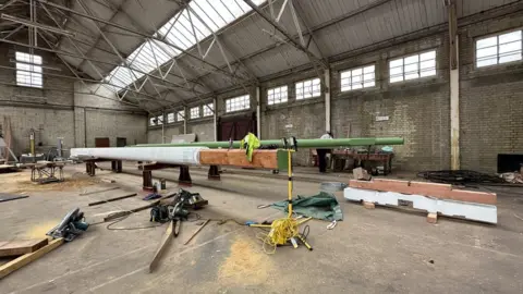 Anna Louise Claydon/BBC Work being carried out on the HMS Ganges mast