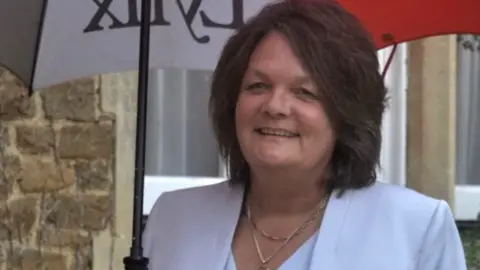 Karen Niven Karen Niven