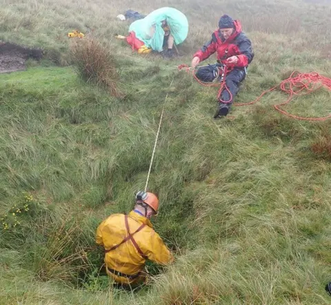 SMWCRT/Hook News Rescuer being lowered into the hole