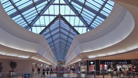 Glyn Baker / Geograph Intu Lakeside