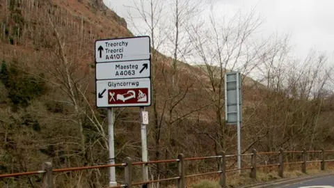 Geograph | Jaggery Treorchy sign