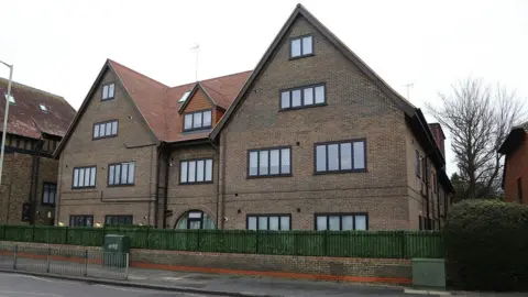 South Beds News Agency Flat near Bushey High Street