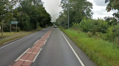 Google Single-carriageway road with right turn to Potterspury visible