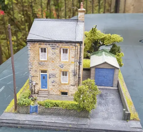Lee Robinson Model house
