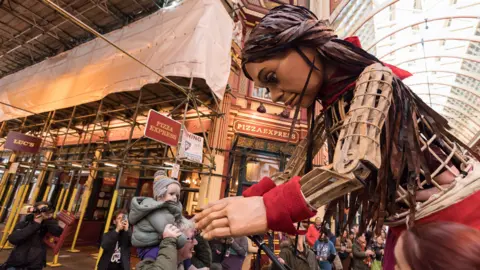 Getty/Anadolu Little Amal greeted friends in Leadenhall Market