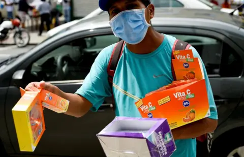 EPA Street vendor, Guayaquil, 16 Apr 20