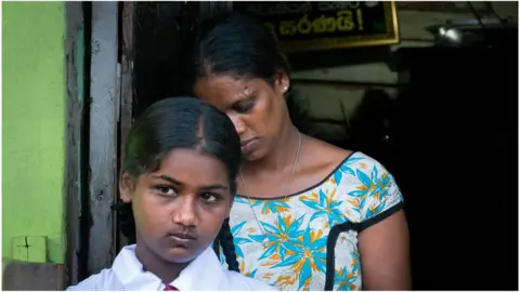 Ishara Danasekara/BBC Malki with her mother Priyanthika