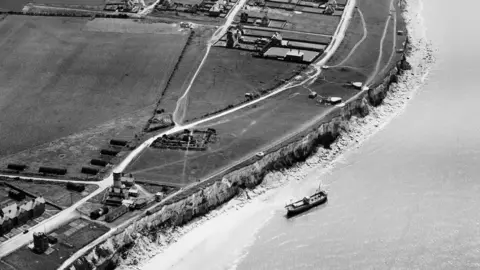Britain from Above/Historic England The Sheraton on Hunstanton beach