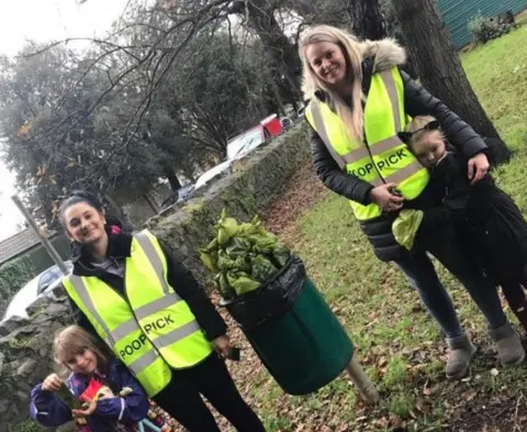 Poop-pick Weston Mel Woodward (l) and Kelly Adderley
