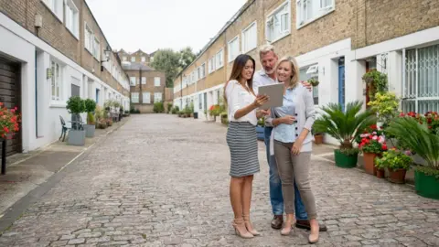 Getty Images estate agent and clients