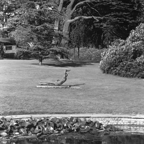 Yorkshire Sculpture Park Elisbeth Frink, Dying King, 1963