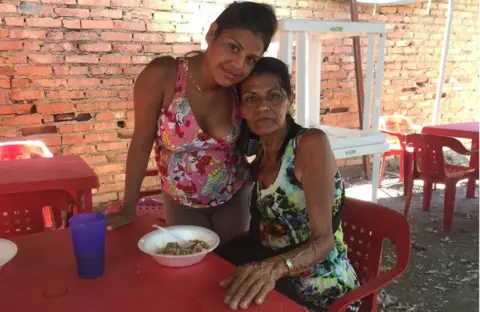 Verónica Mendoza and her mother Mariluz