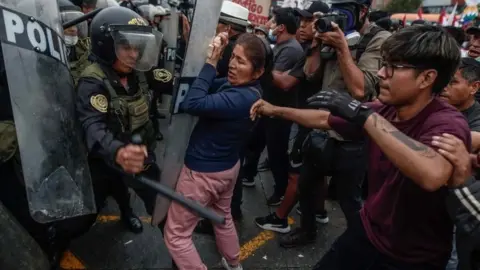 EPA Castillo supporters confront police in Lima, Peru. Photo: 7 December 2022