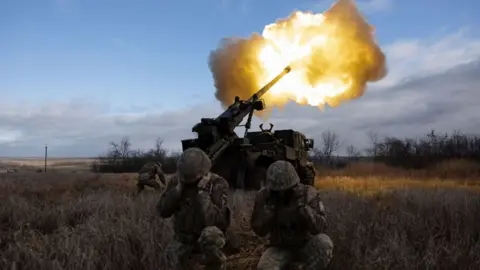 Getty Images Ukrainian forces fire artillery in eastern Ukraine