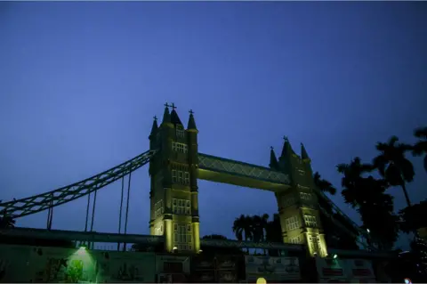 Ronny Sen Replica of Tower Bridge in Kolkata