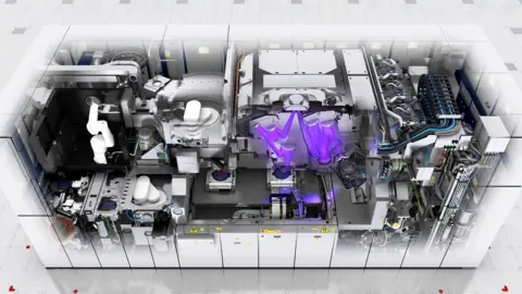 ASML The TWINSCAN NXE:3400B will support EUV volume production at the 7 and 5 nm nodes.