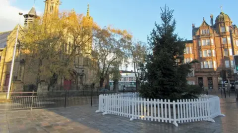 @shawlandstree/ PA Christmas tree