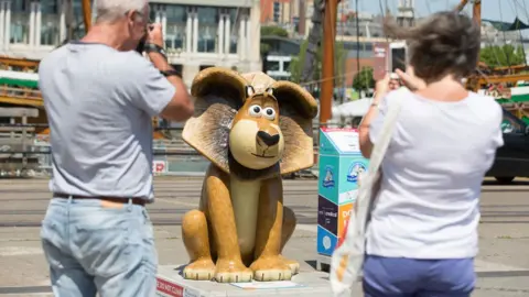 The Grand Appeal Gromit statue Alex the Lion