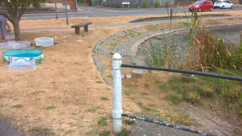 Thames Valley Police Dry duck pond