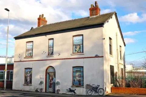 Tony Marsh Artwork on a building