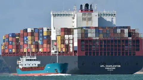 AFP / GLYN KIRK shipping container