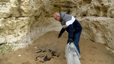 Beach cleaning on Botany Bay