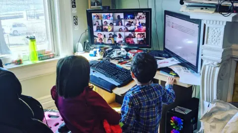 Tamar Weinberg A picture showing Tamar Weinberg's children having a virtual lesson from home
