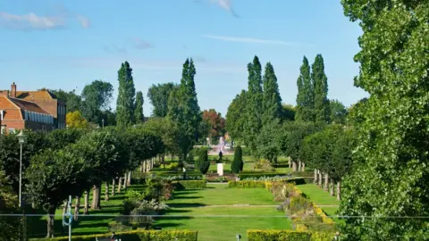 Geograph/Jim Osley Howardsgate Gardens, Welwyn Garden City