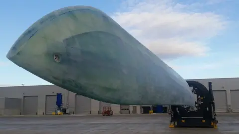 BBC Wind turbine blade on a lorry