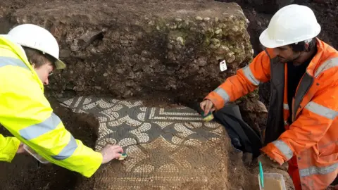 University of Leicester Archaeological Services Experts find mosaic floor