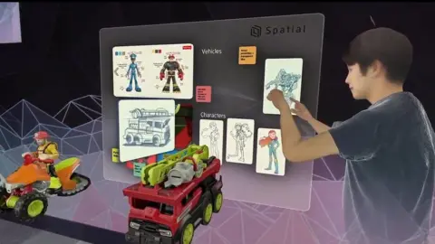 Microsoft HoloLens 2 demo