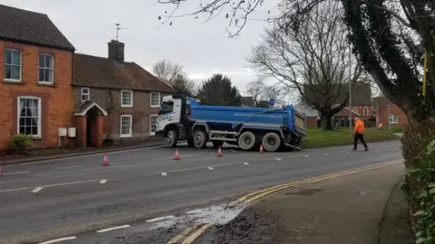 Melanie Ritchie The lorry in the road