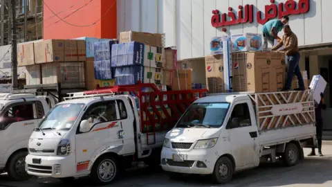 AFP Iraqi men unload air conditioners and electrical appliances imported from Iran in Baghdad (23 February 2019)