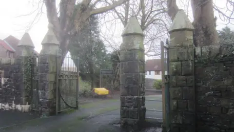 Adrian Dust / Geograph Cwmgelli Cemetery entrance