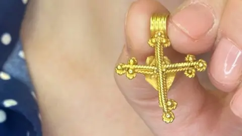 Dix Noonan Webb Gold cross that was found in a Lincolnshire field