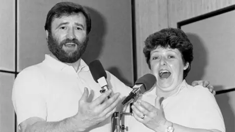 Ray Gravell, singing with an unknown female