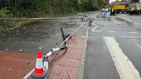 Nottinghamshire Police Damaged lamppost