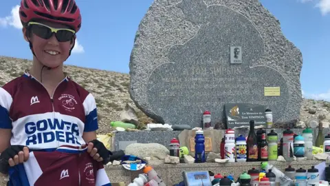 Phil Walton Kitty at the Tommy Simpson memorial