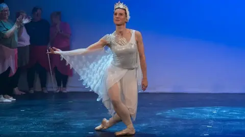 ID Events Photography A female dancer curtsies