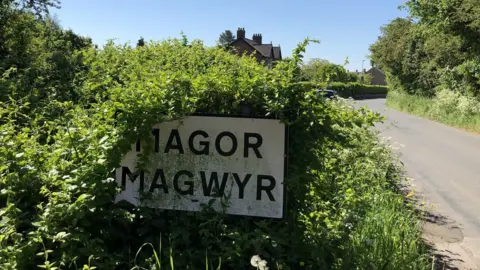 sign for Magor