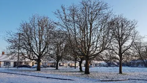 Snow Schools close in Bedfordshire Hertfordshire and