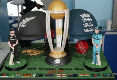 BBC Duchess of Cornwall's Cricket World Cup cake