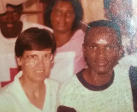 Umaru Fofana Umaru Fofana (R) and Elizabeth Blunt (L) in a hospital in Freetown, Sierra Leone in 1997