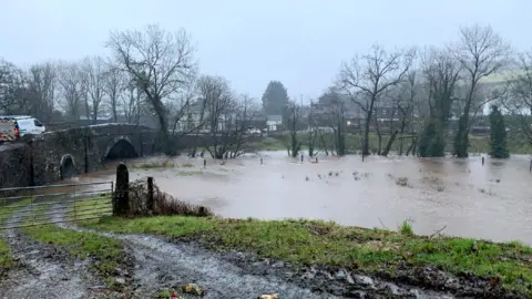 River Taf, Llanglydwen