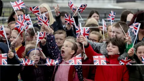 PA Schoolchildren near Runcorn Station