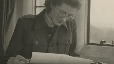 Churchill Archives Centre, The Papers of Sarah Chu Sarah Churchill in WAAF uniform
