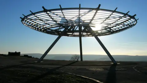 GeOGRAPH / Glyn Swain The Halo Sculpture