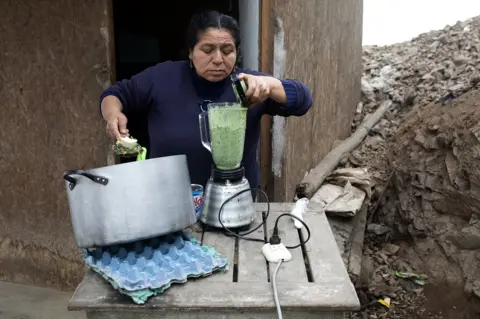 GUADALUPE PARDO Justina makes her big pot