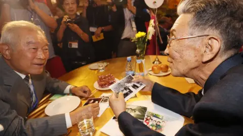 Getty Images South Korean Kim Kwang-ho (L), 80, meets his North Korean brother Kim Kwang Il (R), 78